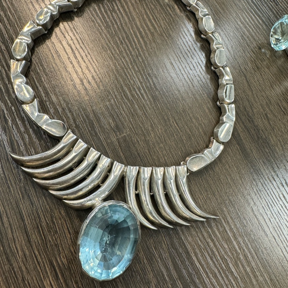 MEXICAN MODERNIST STERLING SILVER NECKLACE, MID 20th London Blue Topaz 399g - Picture 6 of 15
